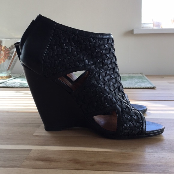 Elizabeth & James Wedge Booties Swoon EUC - Picture 2 of 8